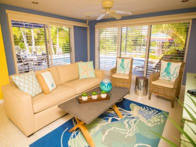 Stunning 3 Bedroom Home Private Pool, Spa, Boat Dock, B.Ball